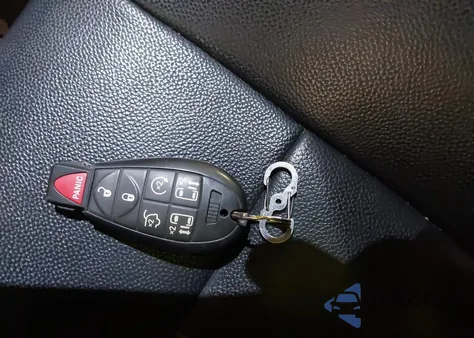 2015 Chrysler Town & Country Touring z USA, uszkodzony, nr VIN 2C4RC1BG0FR662271